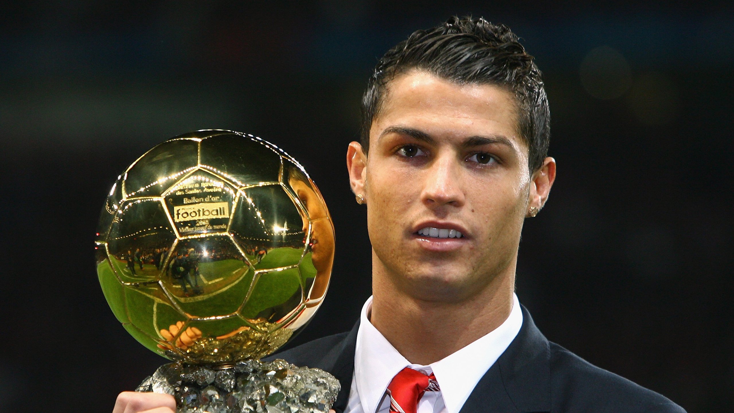 利兹联中场配合默契,白玫瑰军团冲击欧战区,曼联 利兹联 玫瑰战争